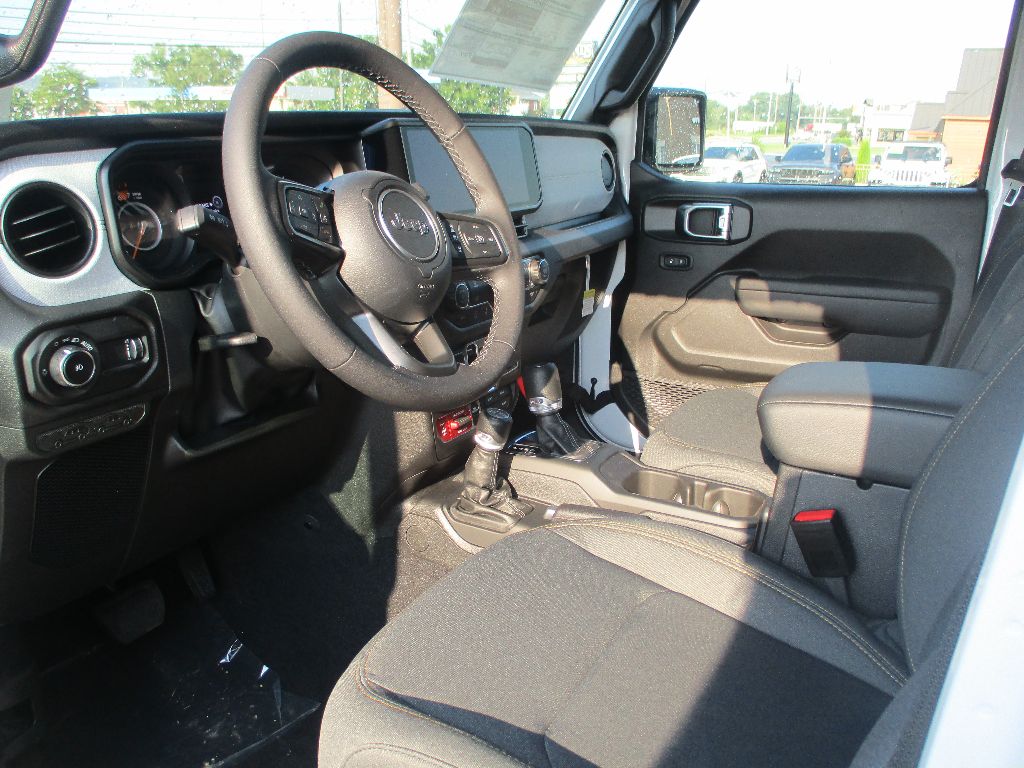 2025 Jeep Wrangler Willys photo 4
