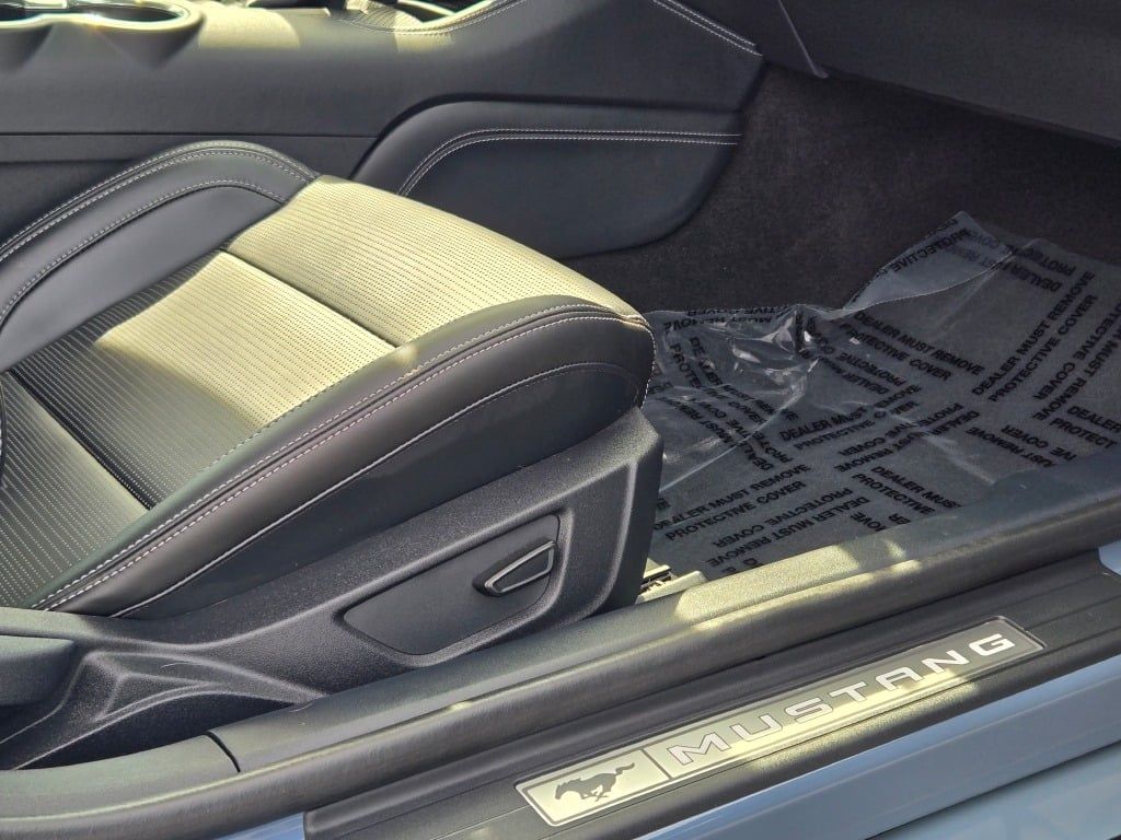2024 Ford Mustang EcoBoost Premium photo 6