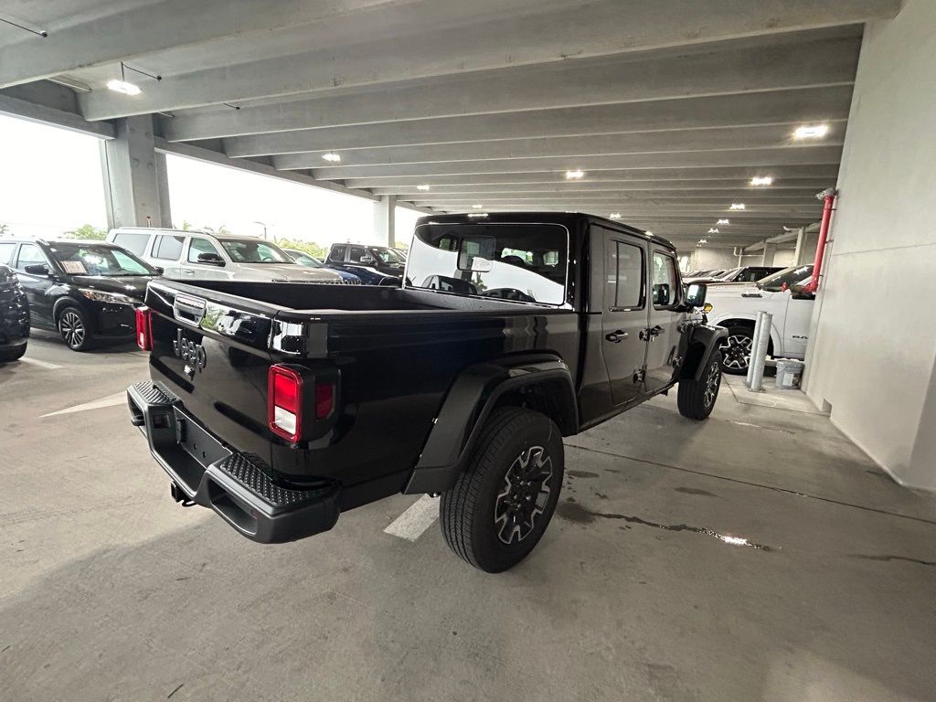 2024 Jeep Gladiator Sport photo 3
