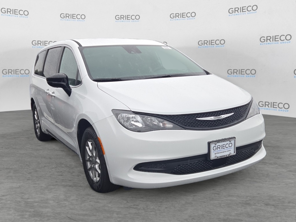 2026 Chrysler Voyager LX's photo