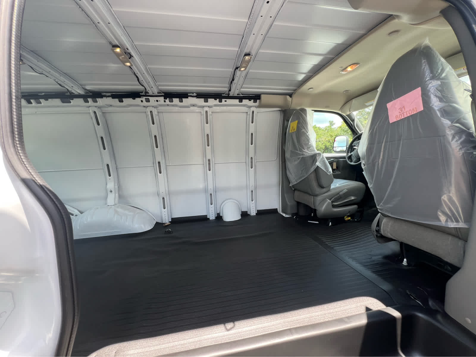 New 2025 Summit White GMC Work Van image 5