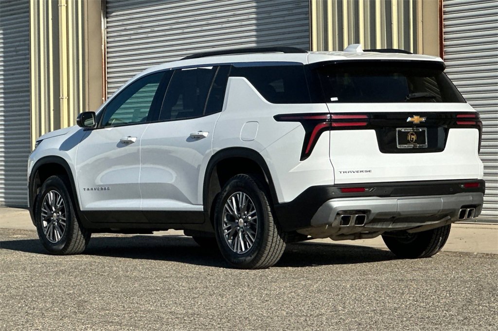 2025 Chevrolet Traverse photo 4