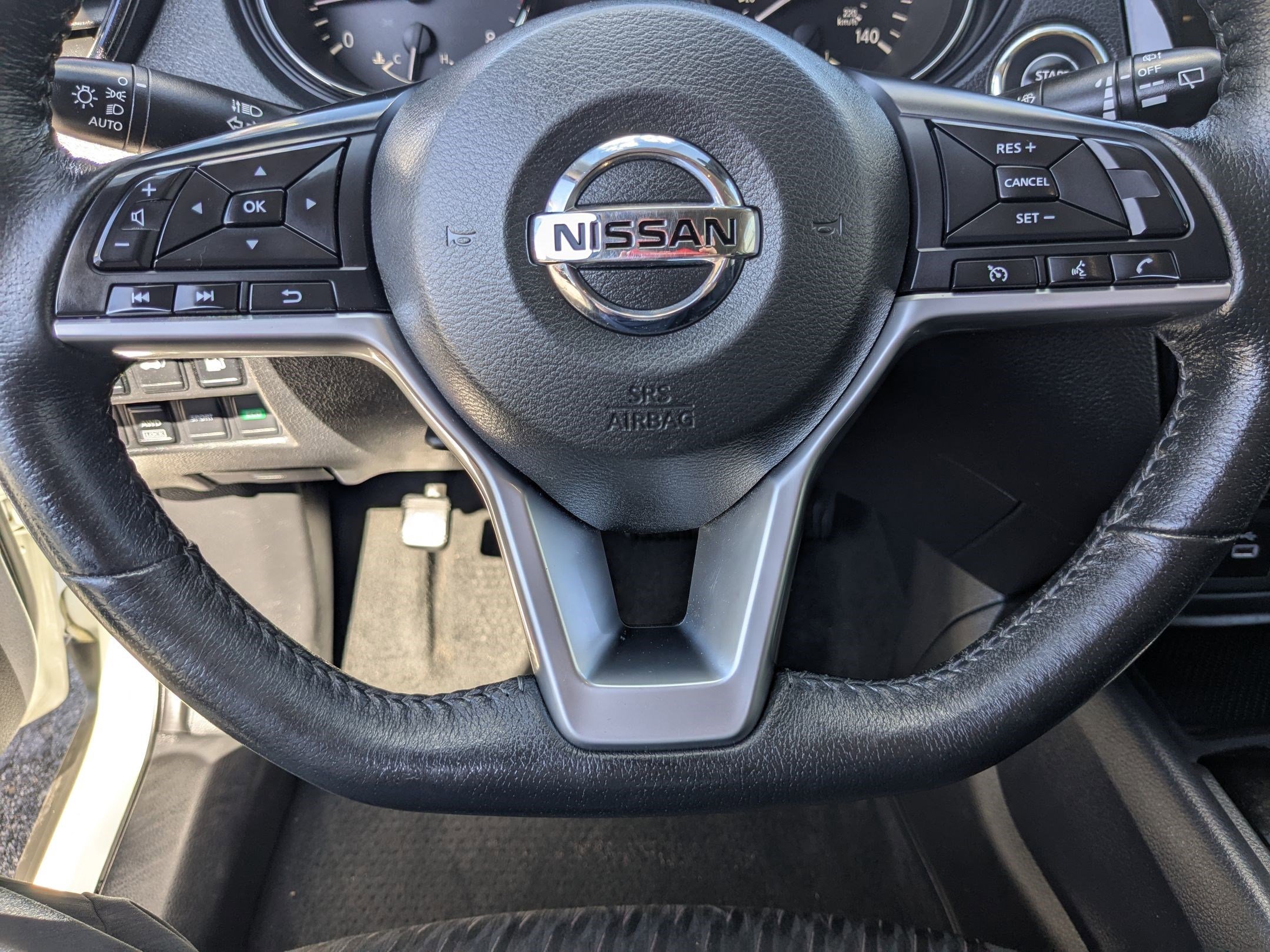 2020 Nissan Rogue SV photo 13