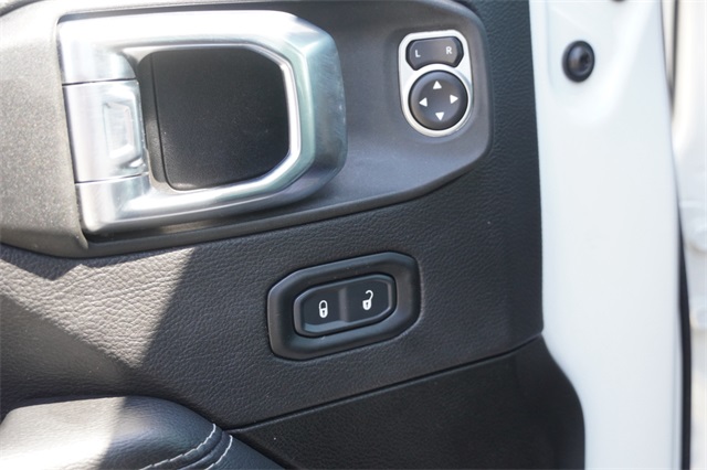 2023 Jeep Wrangler Sahara 4xe photo 18