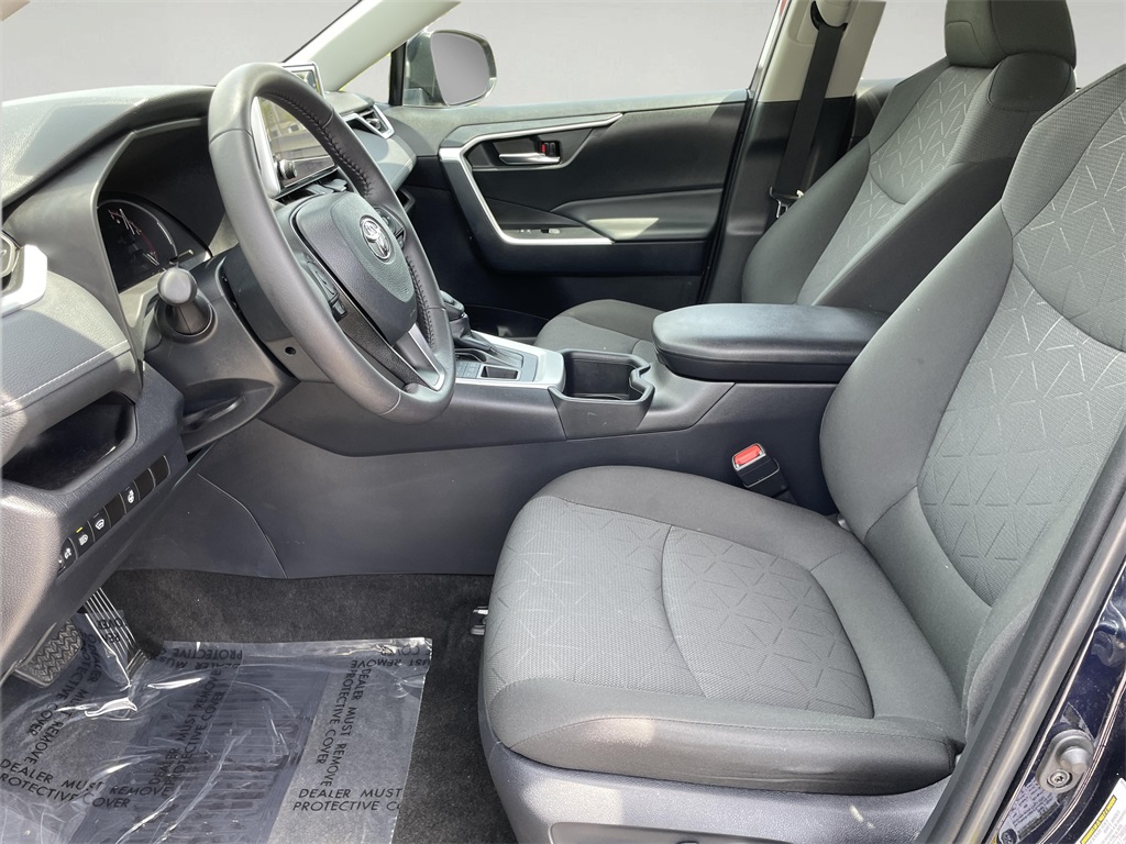 2024 Toyota RAV4 XLE photo 12