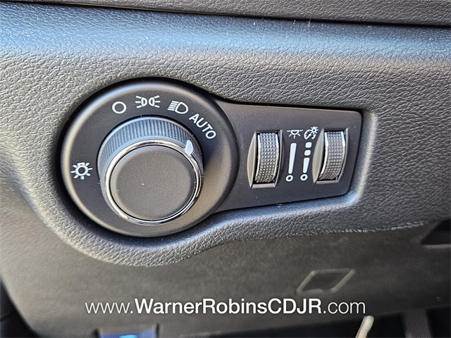 2025 Chrysler Voyager LX photo 25