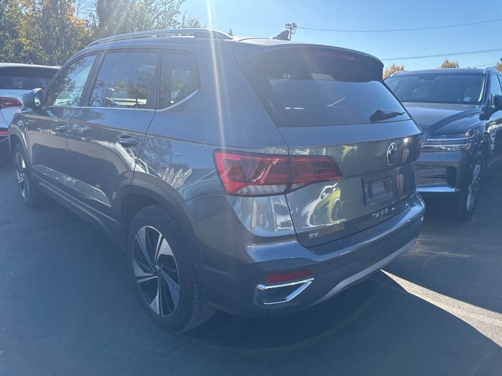 2024 Volkswagen Taos SE photo 3