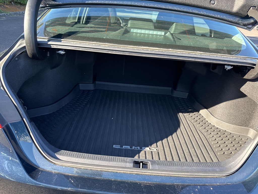 2020 Toyota Camry SE photo 18