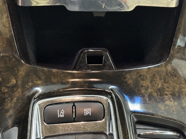 2014 Lincoln MKS Base photo 23