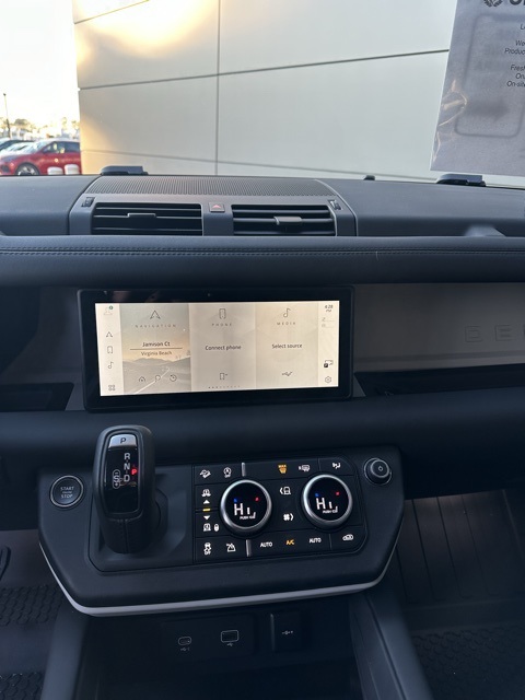 2024 Land Rover Defender 110 S photo 21
