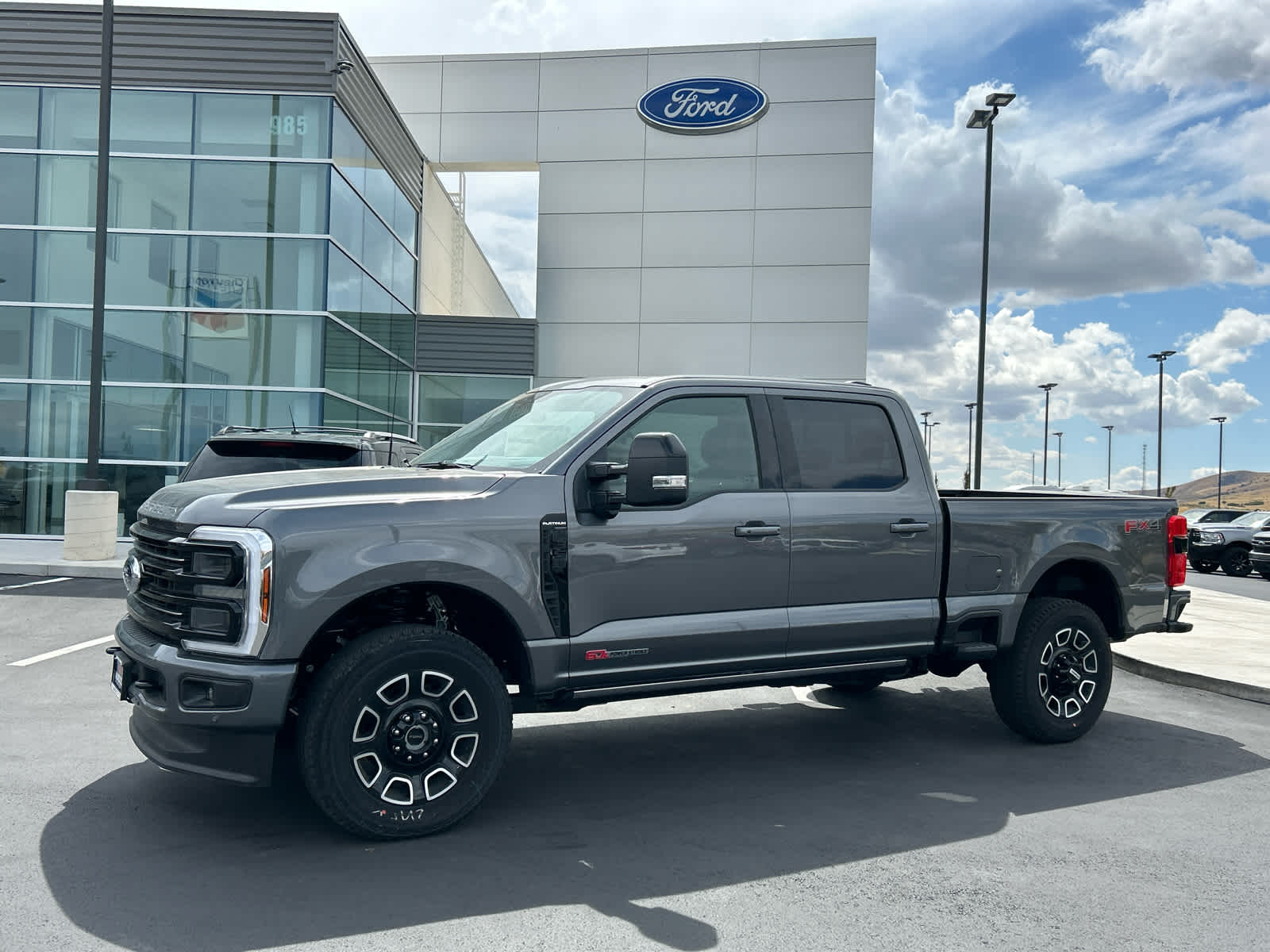 2025 Ford F-350 Super Duty Platinum's photo