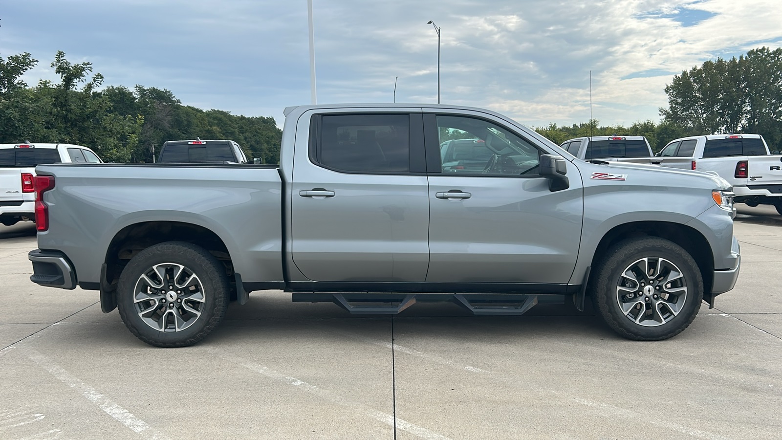 2024 Chevrolet Silverado 1500 RST photo 2