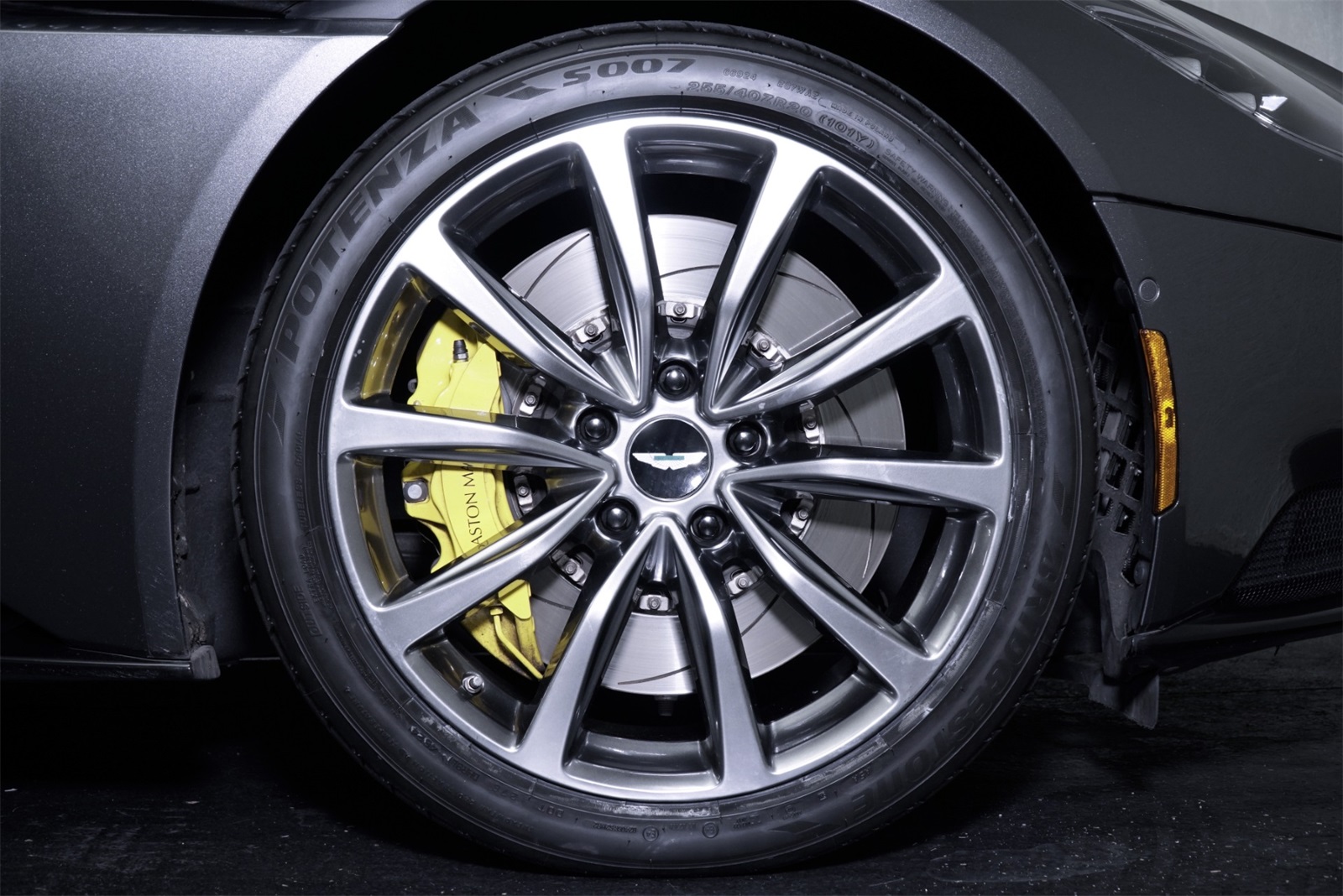 2019 Aston Martin DB11 AM5 photo 4