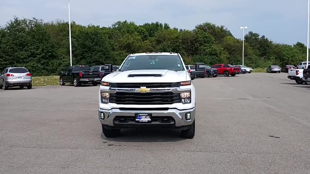 2024 Chevrolet Silverado 2500HD LT photo 3