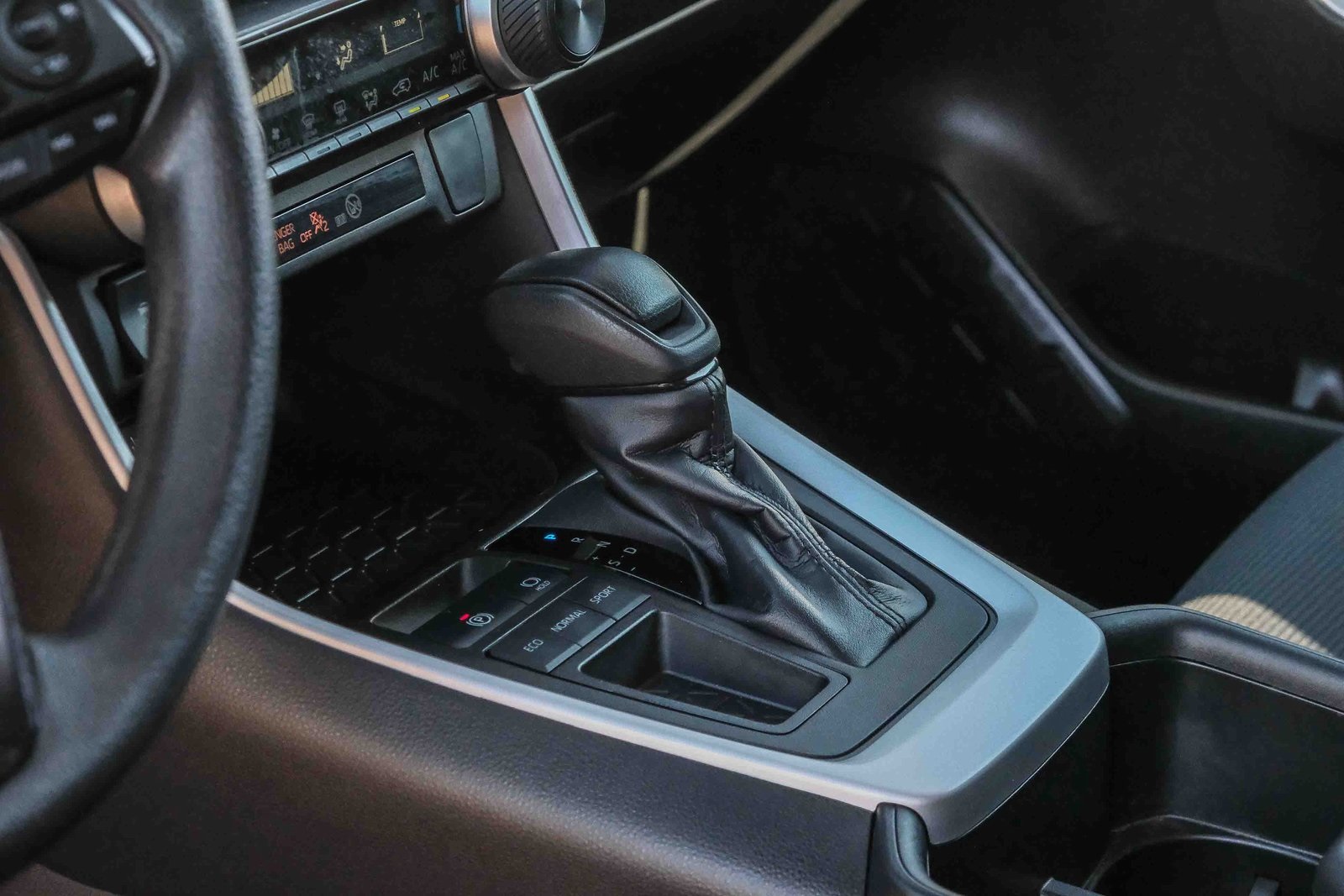 2022 Toyota RAV4 LE photo 20