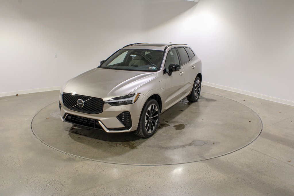2026 Volvo XC60 Plus's photo
