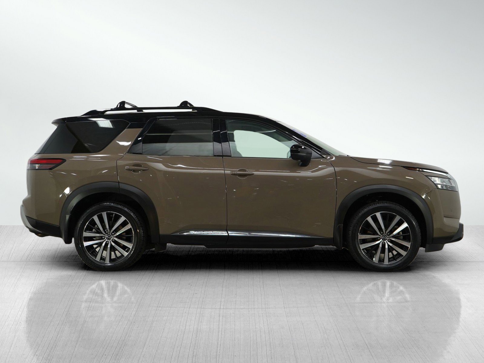 2023 Nissan Pathfinder Platinum photo 6