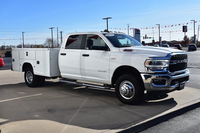 2022 Ram 3500 SLT photo 4