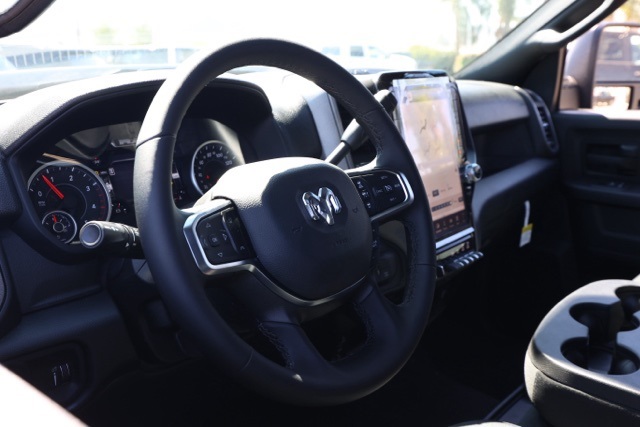 New 2026 Diamond Black Crystal Pearl-Coat Exterior Paint RAM Tradesman image 13