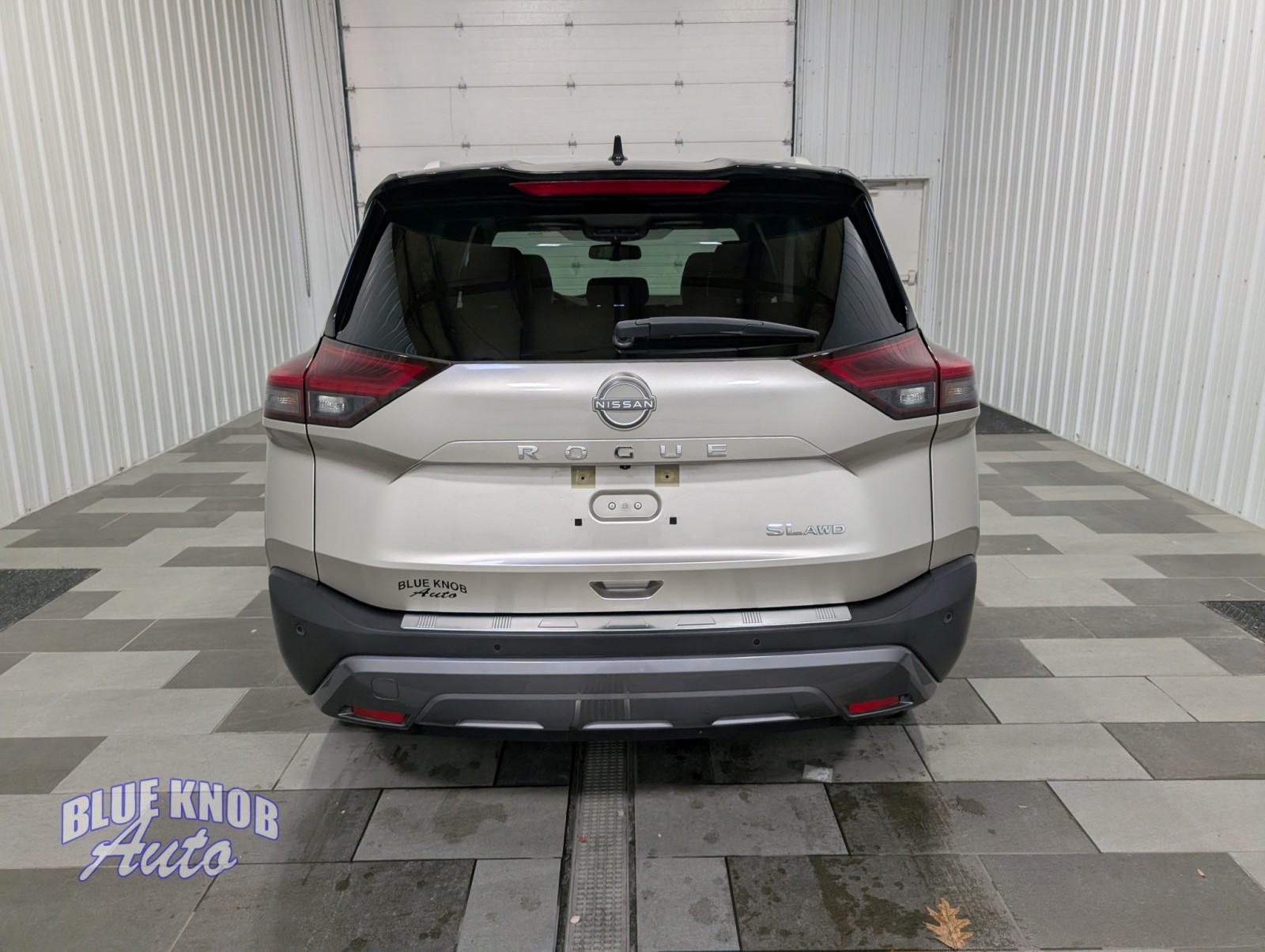 2023 Nissan Rogue SL photo 2