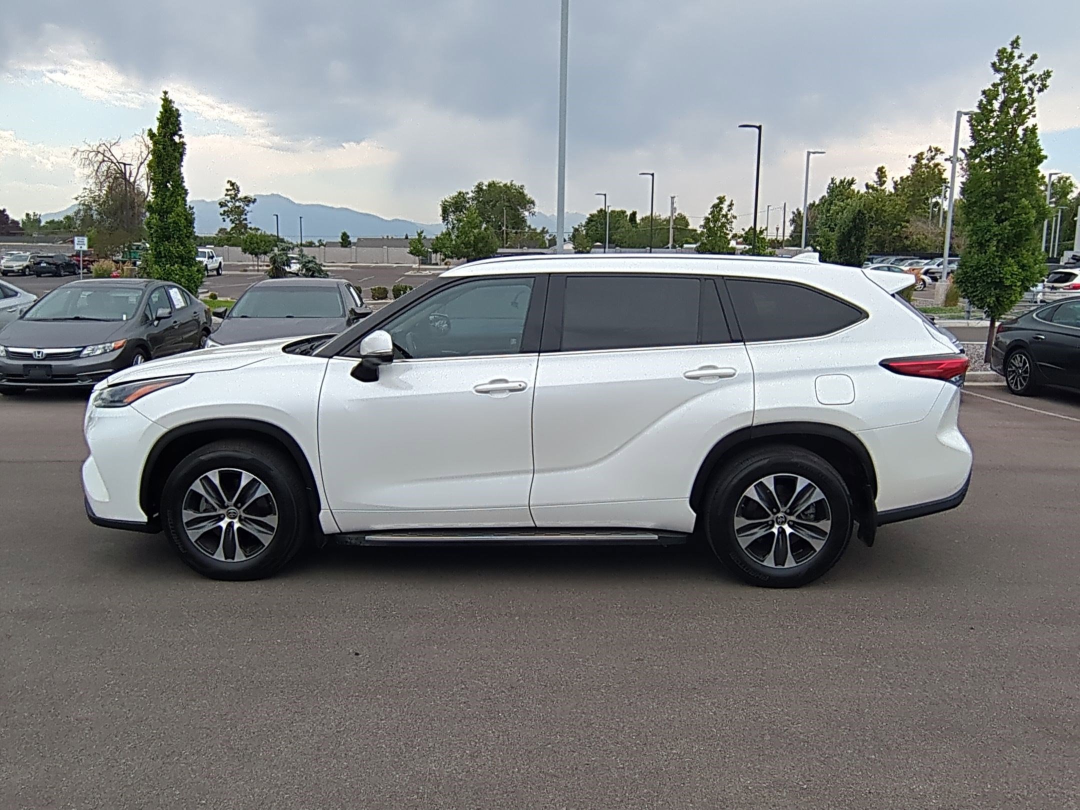 2021 Toyota Highlander XLE photo 5