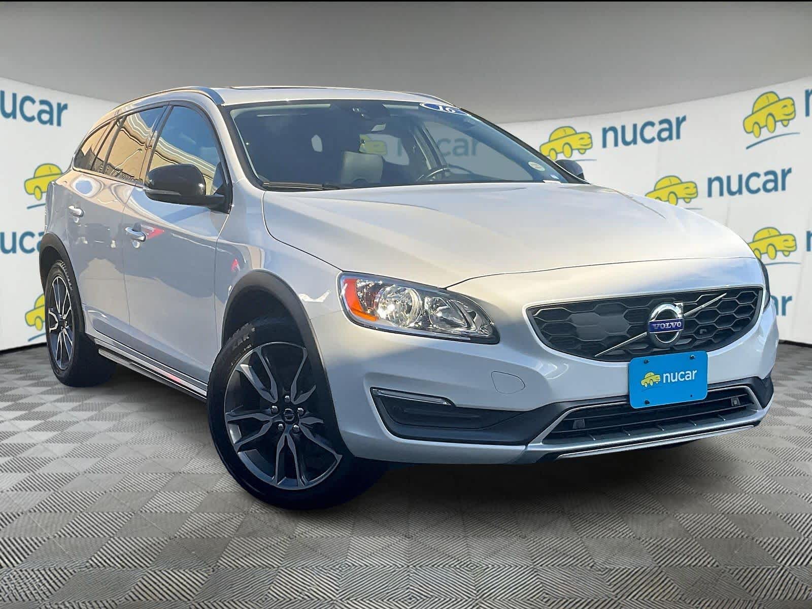 2016 Volvo V60 Base's photo