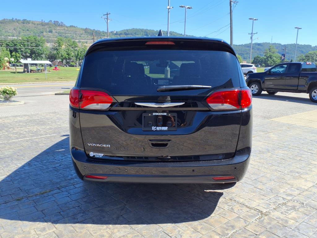 2025 Chrysler Voyager LX photo 6