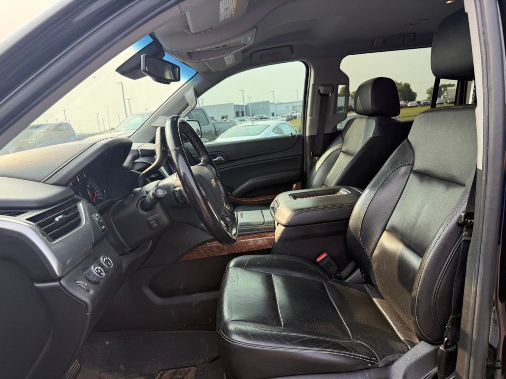 2018 Chevrolet Suburban Premier photo 4
