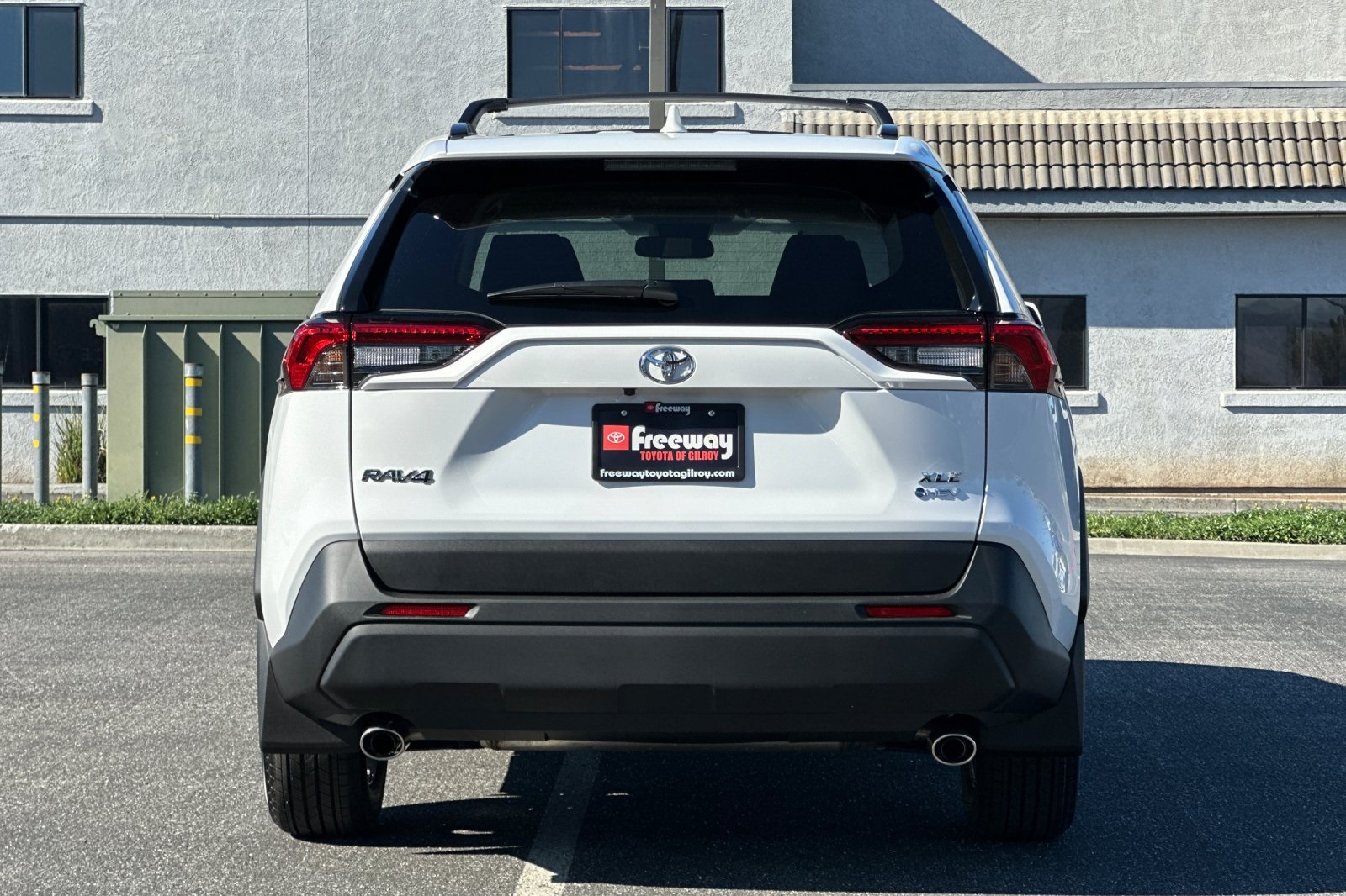 2025 Toyota RAV4 Hybrid XLE photo 3