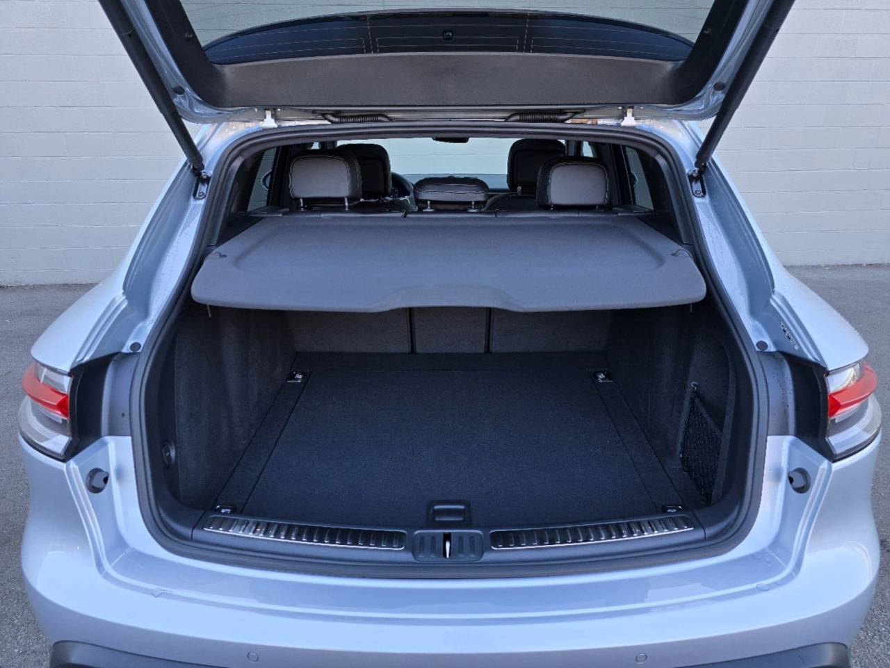 2025 Porsche Macan T photo 26