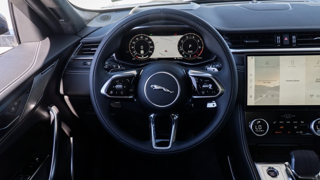 2025 Jaguar F-PACE P250 R-Dynamic S photo 5