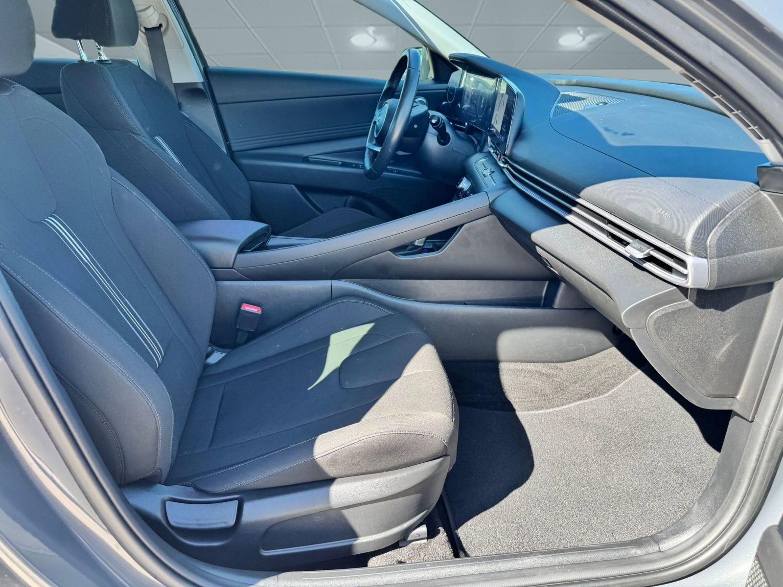 2025 Hyundai Elantra SEL Convenience photo 24