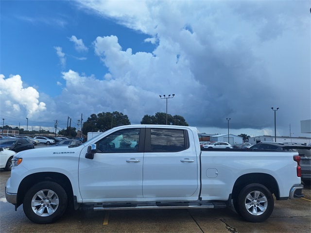 2024 Chevrolet Silverado 1500 LT photo 2