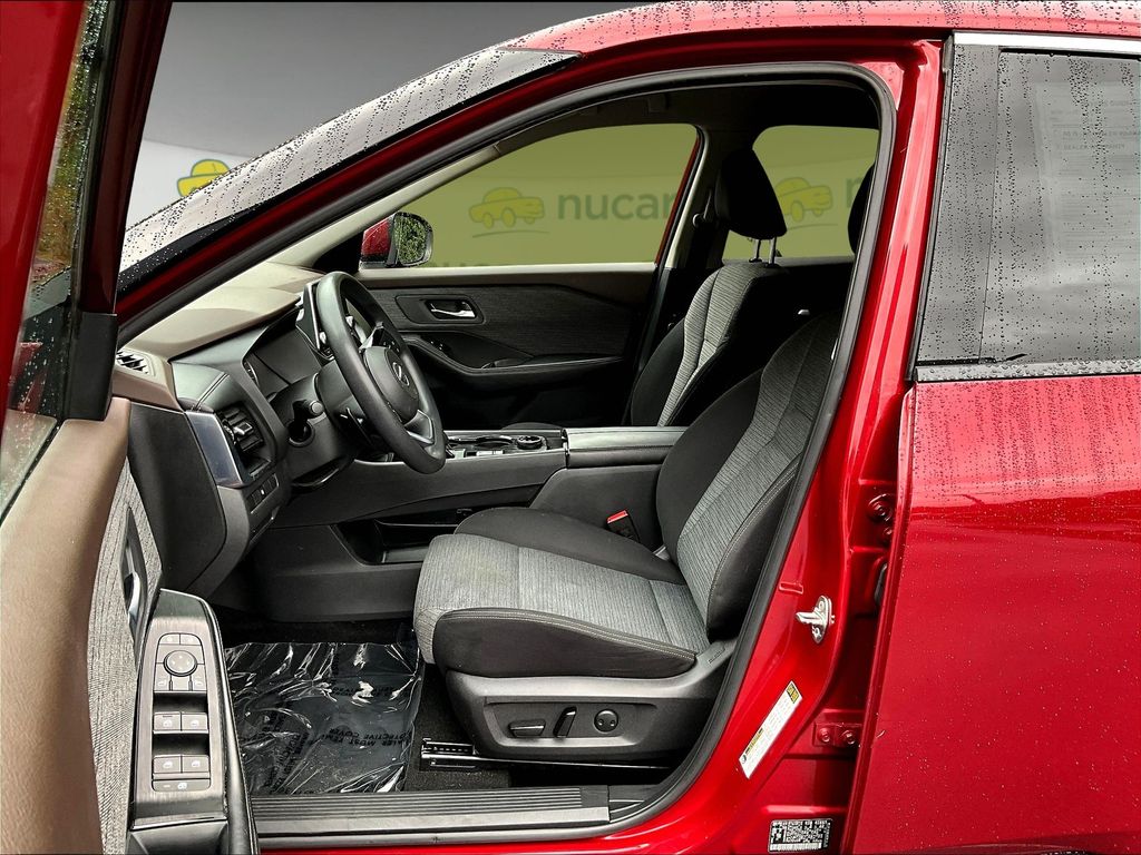 2021 Nissan Rogue SV photo 9