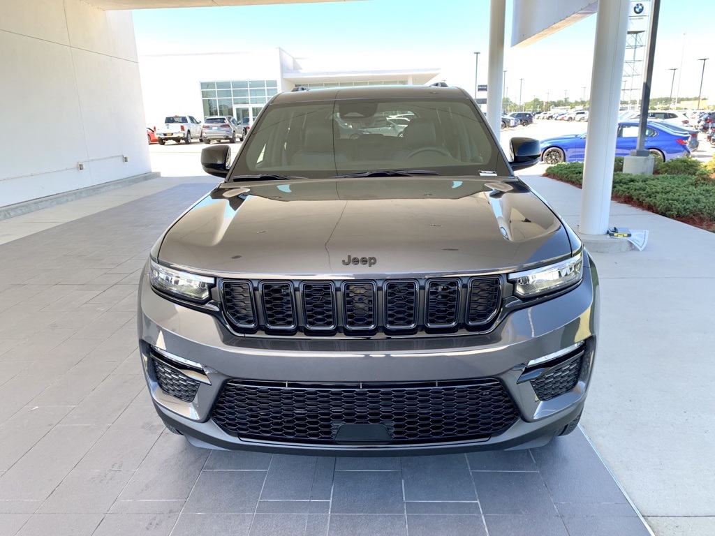2025 Jeep Grand Cherokee Limited photo 3