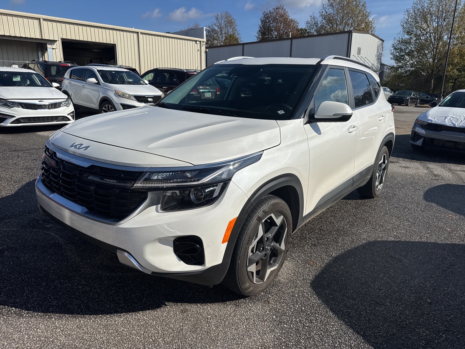 2024 Kia Seltos EX photo 2