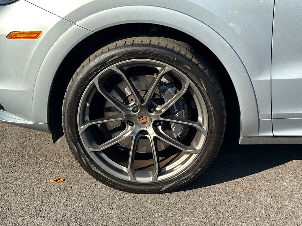 2022 Porsche Cayenne Coupe Base photo 11