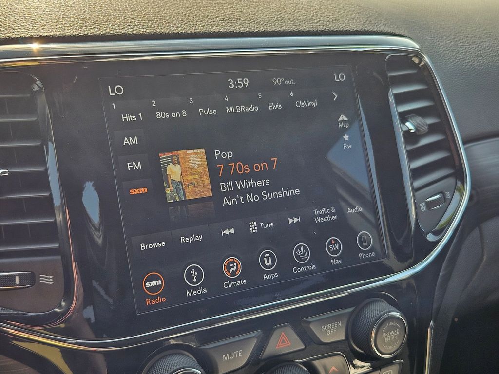 2019 Jeep Grand Cherokee Laredo Altitude photo 20