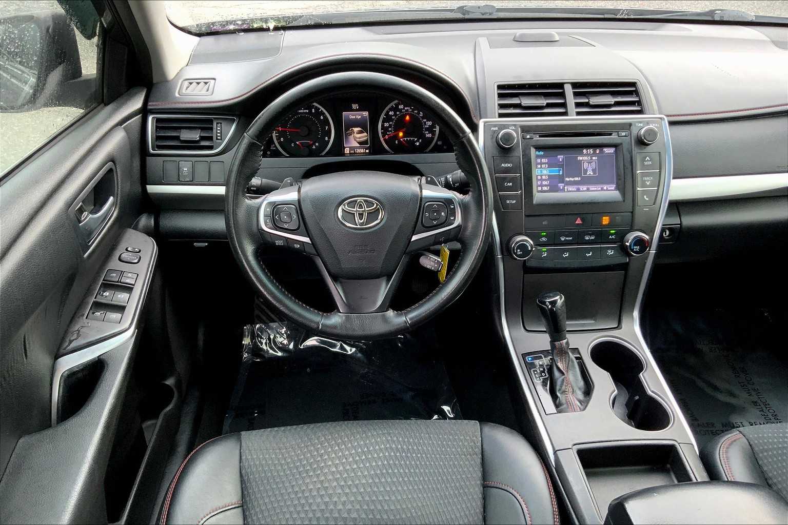 2015 Toyota Camry SE photo 5