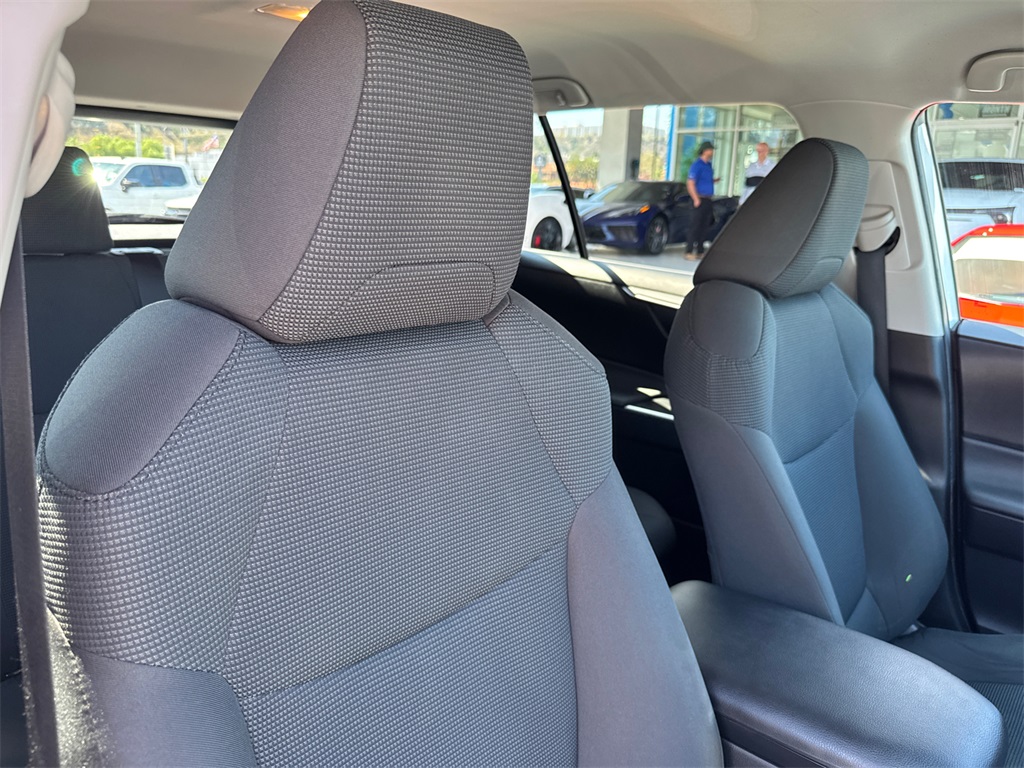 2021 Toyota RAV4 Hybrid LE photo 12