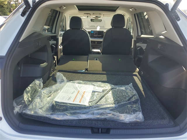 2025 Volkswagen Tiguan SE photo 7