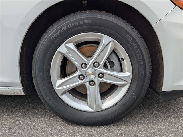 2022 Chevrolet Malibu LS photo 12