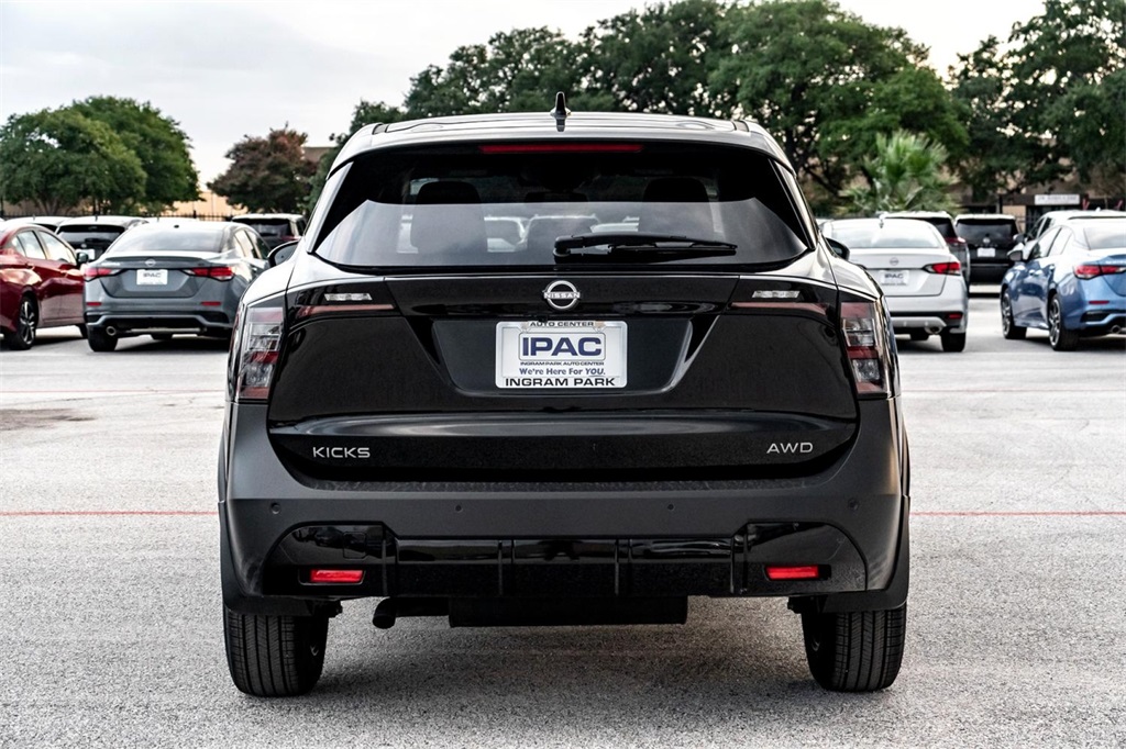 2025 Nissan Kicks SV photo 4