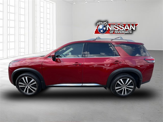 2024 Nissan Pathfinder Platinum photo 2