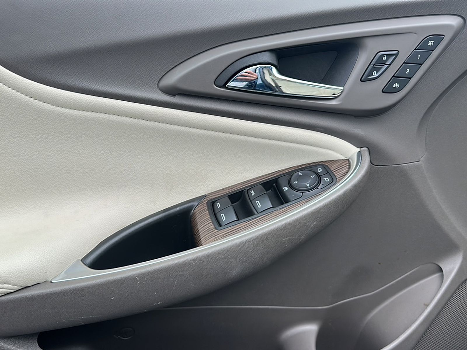 2024 Chevrolet Malibu Premier 2LT photo 6