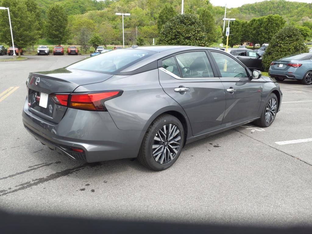 2025 Nissan Altima SV photo 3
