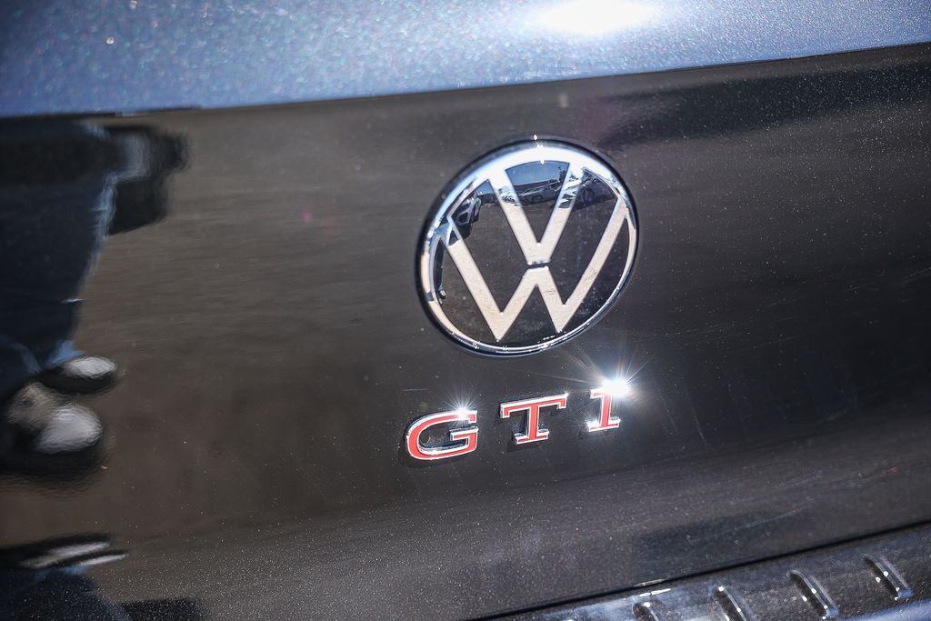 2025 Volkswagen Golf GTI SE photo 2