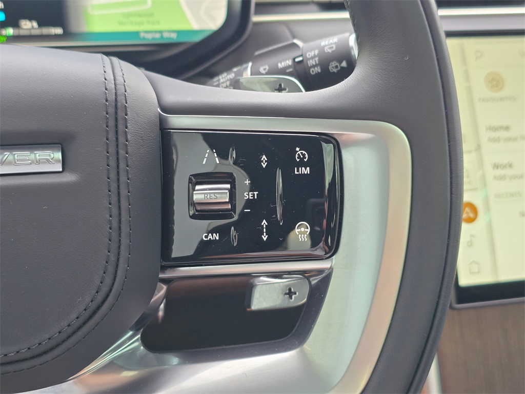 2025 Land Rover Range Rover SE photo 14