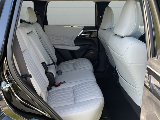 2025 Mitsubishi Outlander SEL photo 29