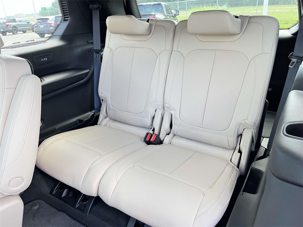 2025 Jeep Grand Cherokee Limited photo 25